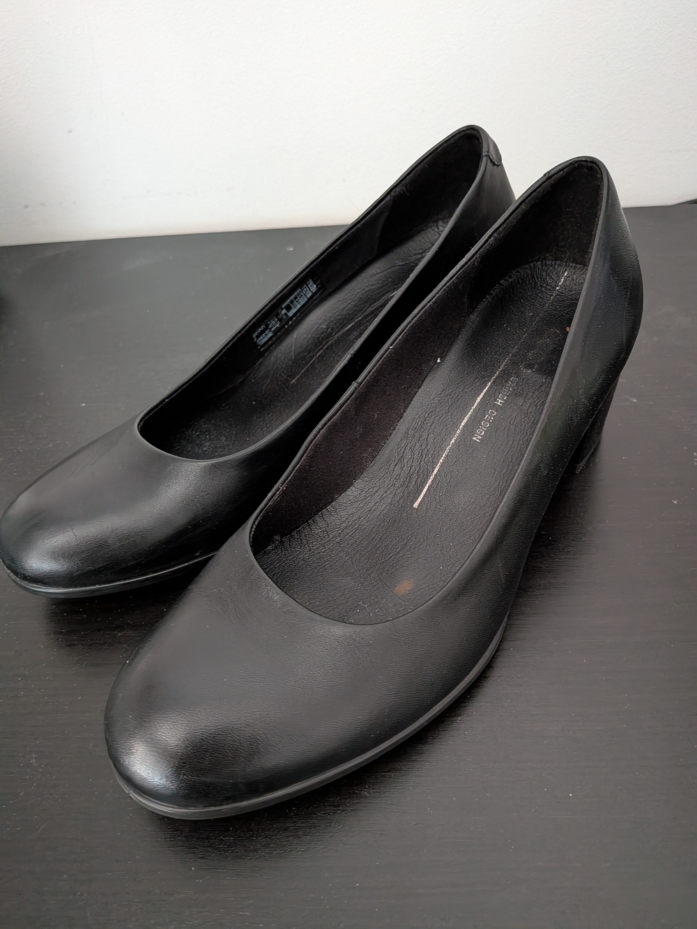 Ecco Women's Black Leather Low-Heel Pumps